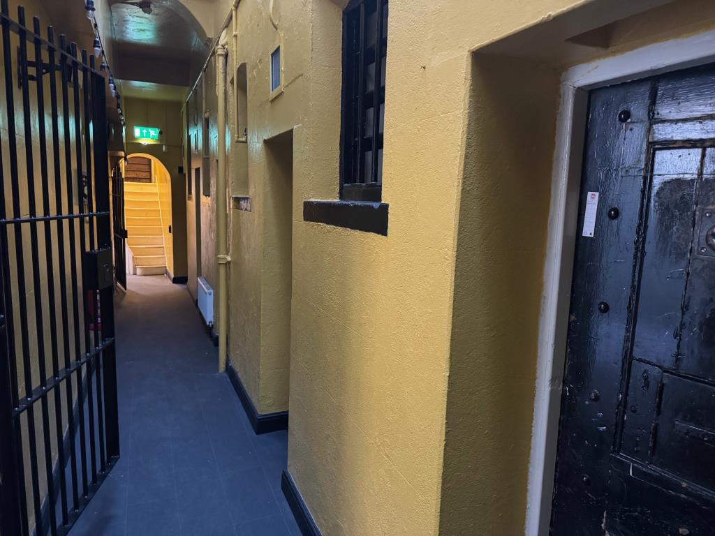 Lot: 112 - ICONIC & HISTORIC PERIOD HIGH STREET BUILDING WITH POTENTIAL - Cells & hallway